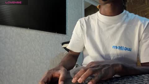 Snapshot of looganx chatting on March 9, 7:01 am LooganX online show from March 9, 7:01 am
