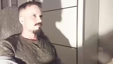 Lucas online show from March 22, 1:54 am