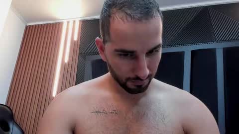 Snapshot of lorenzo_walker_ chatting on September 27, 7:01 pm L O R E N Z O Thumbs Up help online show from September 27, 7:01 pm