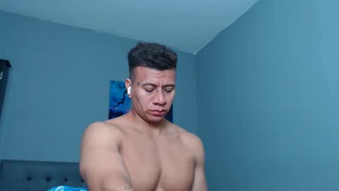 Snapshot of lothbrok_strong chatting on October 21, 12:03 am lothbrok online show from October 21, 12:03 am