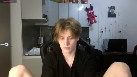 louie_evans online show from March 28, 11:27 pm