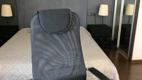 louie_evans online show from October 28, 8:55 pm