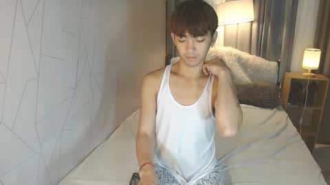 Snapshot of louieismy_name chatting on December 4, 1:25 am ignot ursh online show from December 4, 1:25 am
