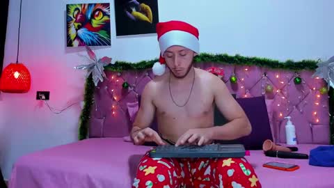Snapshot of louis_bcasta1 chatting on December 20, 11:00 am OF louis bcasta1 online show from December 20, 11:00 am