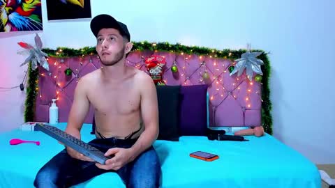 Snapshot of louis_bcasta1 chatting on December 18, 11:02 am OF louis bcasta1 online show from December 18, 11:02 am