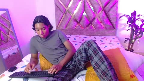 Snapshot of louis_hardstar chatting on January 24, 2:30 pm Louis Valdz online show from January 24, 2:30 pm