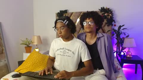 Snapshot of louis_hardstar chatting on December 16, 9:09 pm Louis Valdz online show from December 16, 9:09 pm