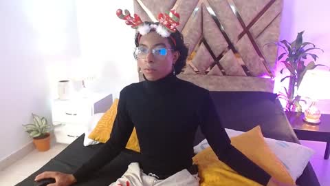Snapshot of louis_hardstar chatting on December 4, 7:34 pm Louis Valdz online show from December 4, 7:34 pm
