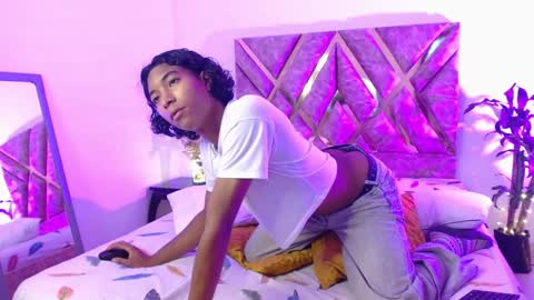 Snapshot of louis_hardstar chatting on January 22, 1:00 pm Louis Valdz online show from January 22, 1:00 pm
