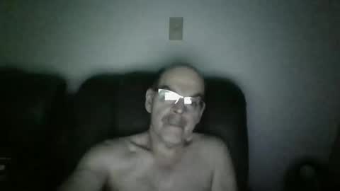 Snapshot of louism13 chatting on February 17, 4:42 am louism13 online show from February 17, 4:42 am