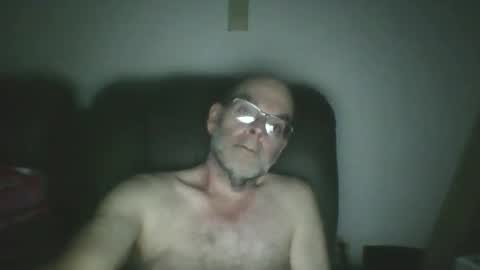 Snapshot of louism13 chatting on October 22, 3:32 am louism13 online show from October 22, 3:32 am