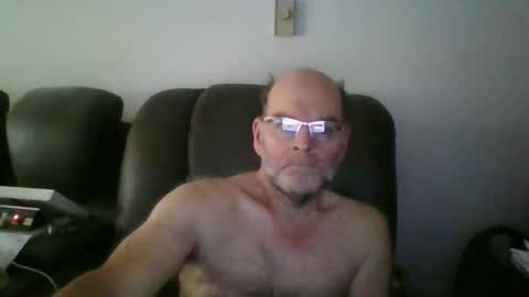 Snapshot of louism13 chatting on December 9, 1:04 pm louism13 online show from December 9, 1:04 pm
