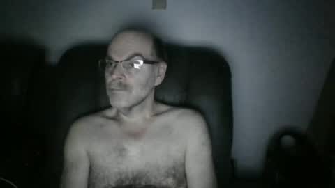 Snapshot of louism13 chatting on February 24, 3:02 am louism13 online show from February 24, 3:02 am