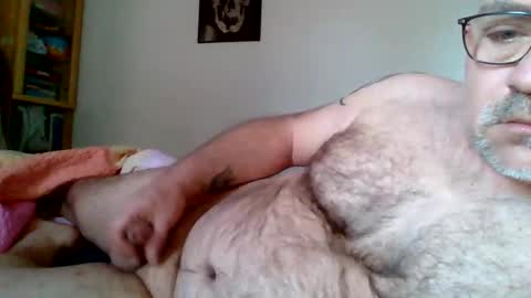 lover010983 online show from April 24, 6:27 am