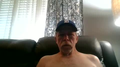 loves_pimk_snapper online show from February 17, 3:20 pm