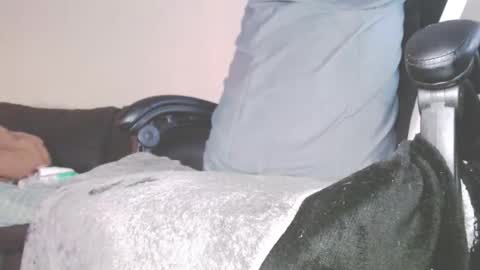 lovetobeused online show from November 26, 2:42 pm