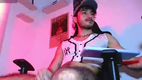 Snapshot of luan__wood chatting on December 16, 5:33 pm Luan Wood online show from December 16, 5:33 pm