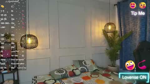 lUAN online show from April 2, 11:07 am