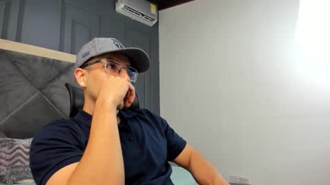 luca_morettii online show from February 1, 1:04 am