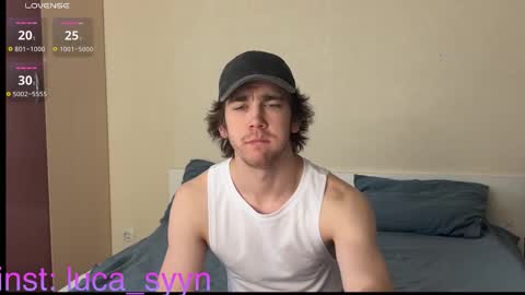 Snapshot of luca_syn chatting on October 12, 3:22 am Luca S online show from October 12, 3:22 am