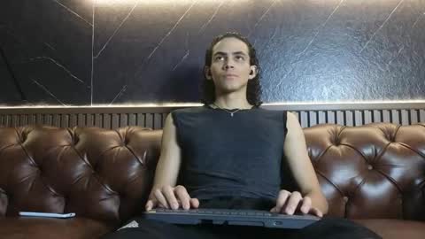 lucaalessi online show from April 18, 1:23 pm