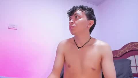 Snapshot of lucaas_king chatting on February 23, 2:56 am Lukas online show from February 23, 2:56 am