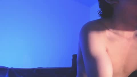 Snapshot of lucaas_king chatting on December 8, 7:32 pm Lukas online show from December 8, 7:32 pm