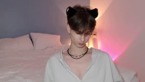Snapshot of lucacharm chatting on January 2, 10:33 pm lucacharm online show from January 2, 10:33 pm