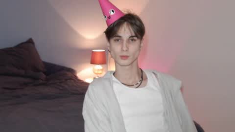 Snapshot of lucacharm chatting on January 19, 9:02 pm lucacharm online show from January 19, 9:02 pm