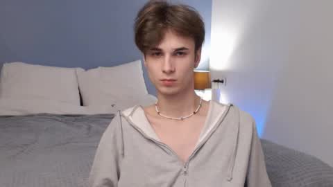 Snapshot of lucacharm chatting on February 26, 10:40 pm lucacharm online show from February 26, 10:40 pm