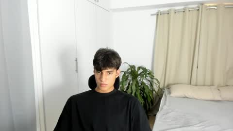 lucacosta19 online show from May 1, 9:06 pm
