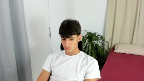 lucacosta19 online show from April 28, 8:13 pm