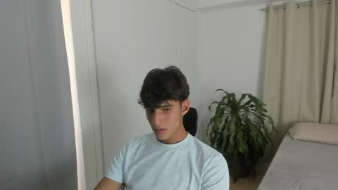 lucacosta19 online show from May 6, 9:26 pm
