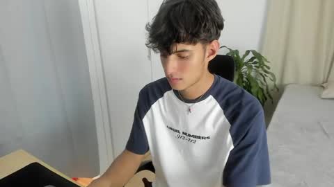 lucacosta19 online show from May 8, 9:48 pm