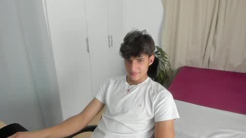 lucacosta19 online show from May 12, 8:17 pm