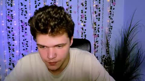 Snapshot of lucas_long_ chatting on September 21, 7:03 pm lucas_long_ online show from September 21, 7:03 pm