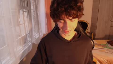 Snapshot of lucas_xo chatting on October 10, 9:50 pm lucas_xo online show from October 10, 9:50 pm