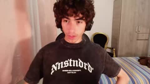 Snapshot of lucas_xo chatting on October 7, 5:33 am lucas_xo online show from October 7, 5:33 am
