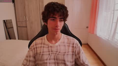 Snapshot of lucas_xo chatting on September 17, 8:43 pm lucas_xo online show from September 17, 8:43 pm