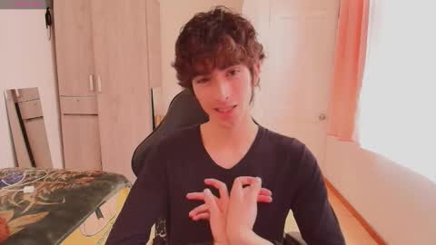 Snapshot of lucas_xo chatting on September 10, 7:45 pm lucas_xo online show from September 10, 7:45 pm