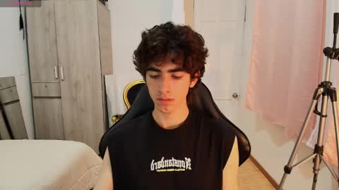 Snapshot of lucas_xo chatting on September 21, 1:50 am lucas_xo online show from September 21, 1:50 am