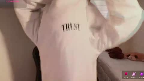 lucas_xo online show from June 19, 10:47 pm