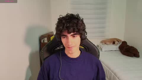 lucas_xo online show from June 11, 4:10 am