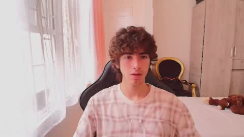 Snapshot of lucas_xo chatting on October 9, 3:39 pm lucas_xo online show from October 9, 3:39 pm