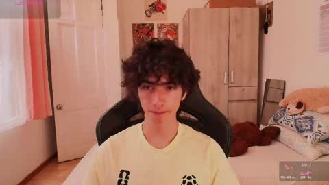 lucas_xo online show from April 25, 8:39 pm