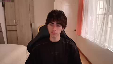 Snapshot of lucas_xo chatting on September 19, 10:09 pm lucas_xo online show from September 19, 10:09 pm