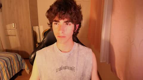 Snapshot of lucas_xo chatting on September 22, 4:12 am lucas_xo online show from September 22, 4:12 am