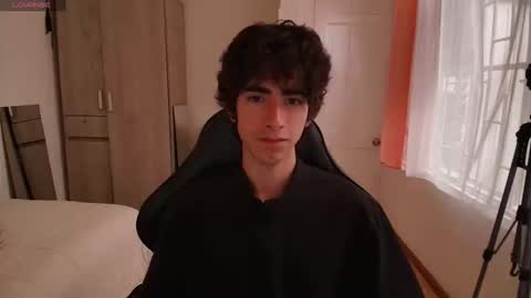 Snapshot of lucas_xo chatting on September 18, 9:50 pm lucas_xo online show from September 18, 9:50 pm