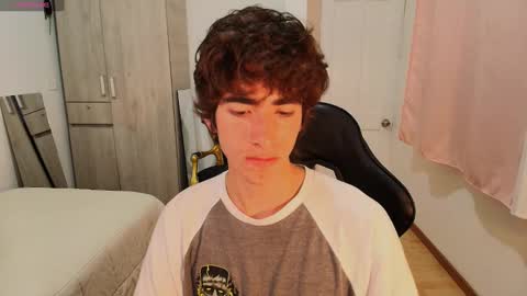 Snapshot of lucas_xo chatting on September 15, 2:47 am lucas_xo online show from September 15, 2:47 am
