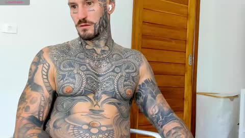 Snapshot of lucasexclusive chatting on October 4, 7:13 am lucasexclusive online show from October 4, 7:13 am